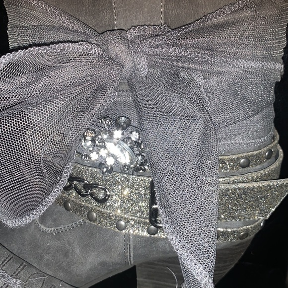 Short Boot with Bow - Picture 2 of 3